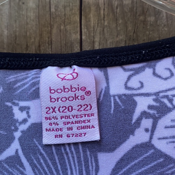 Bobbie Brooks Black and white floral top sz. 2X - Picture 2 of 2